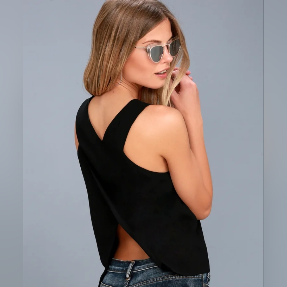 EUC•Lulus Party Time 🥳 Black Sleeveless Top with Lining & Tulip Back•Small 🖤
